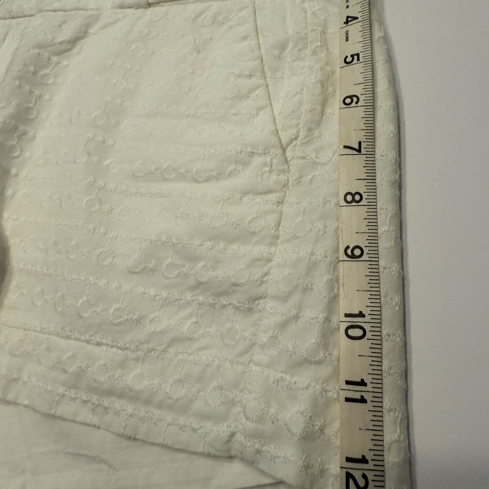 Banana Republic Mid Rise Shorts Women’s Feminine White Eyelet Like New - Picture 6 of 10